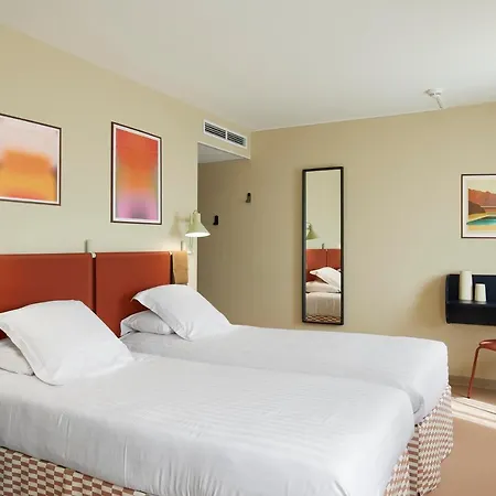 Hotel Aéroport Mandelieu 3*